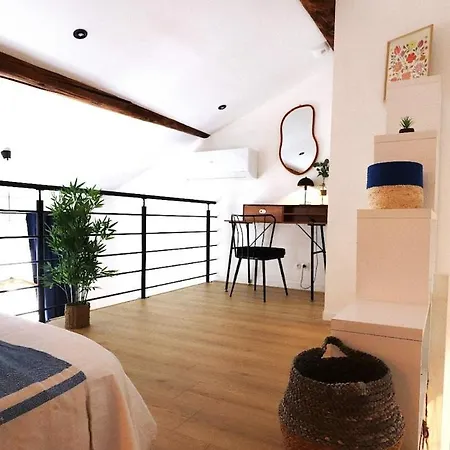 Cocon En Duplex Arenes Gare 아파트